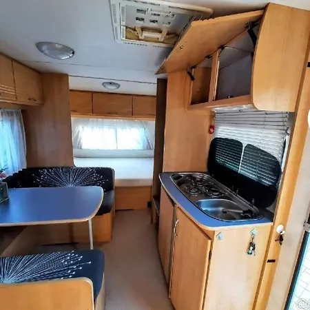Mobilny Utulny Karavan S Moznostou Cestovania V Ramci Slovenska Kemping *