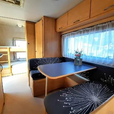 Mobilny Utulny Karavan S Moznostou Cestovania V Ramci Slovenska Camping