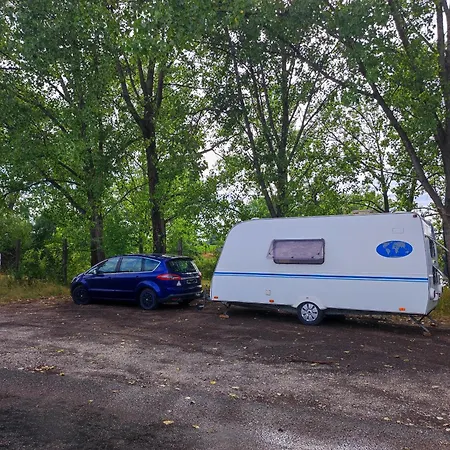 Mobilny Utulny Karavan S Moznostou Cestovania V Ramci Slovenska Kemping Szenc